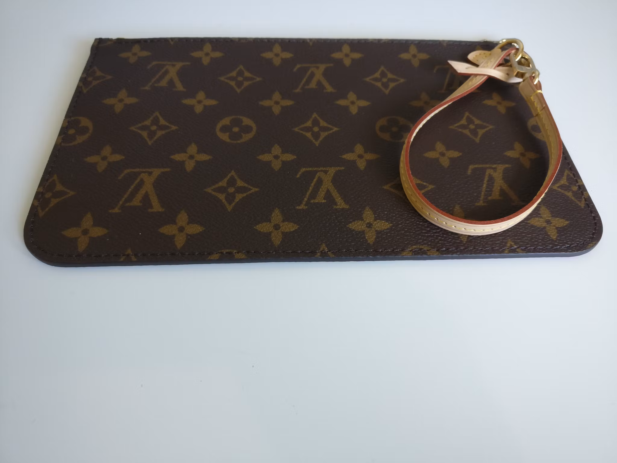 Louis Vuitton Neverfull MM pouch