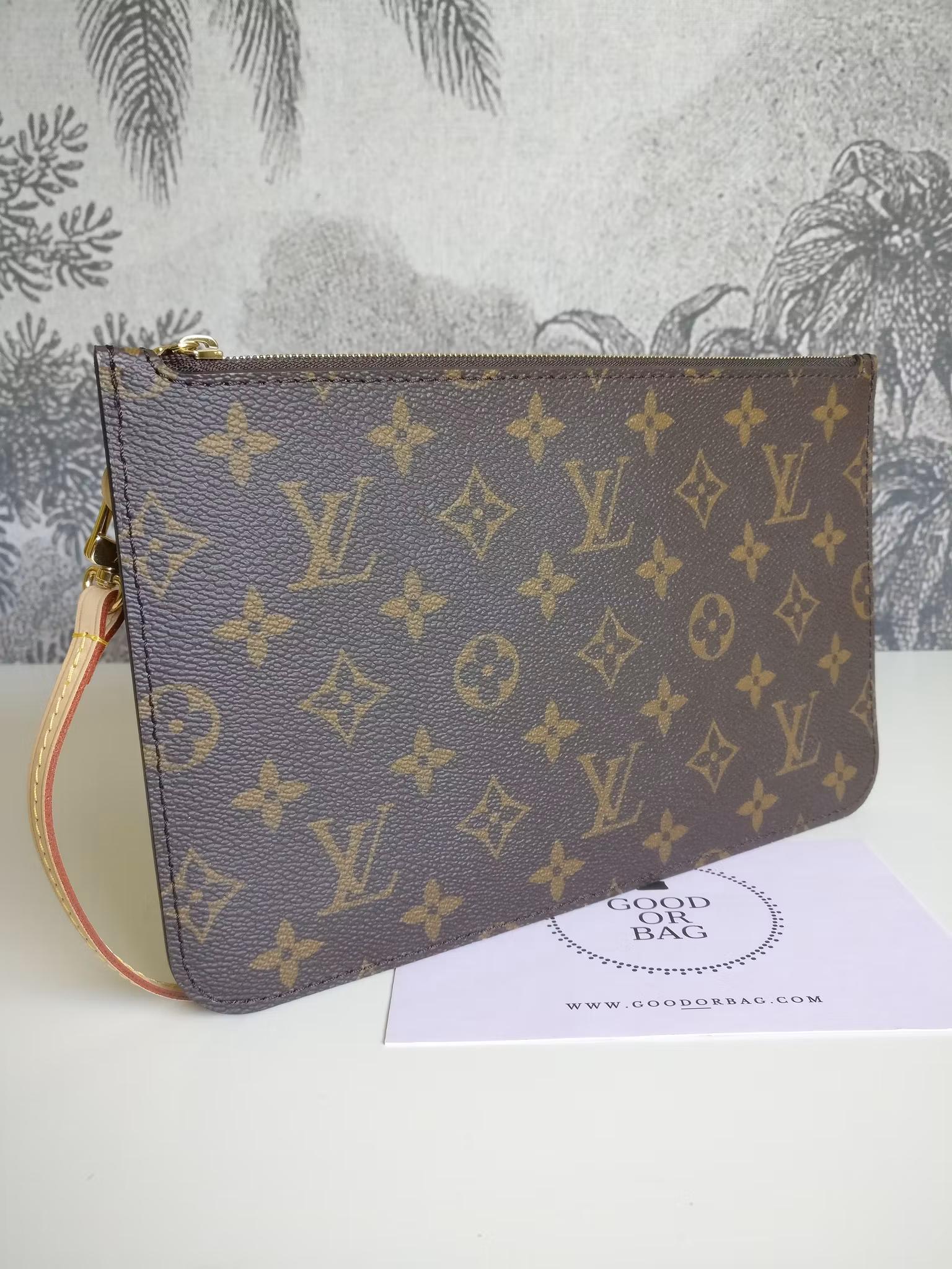 Louis Vuitton Neverfull MM pouch