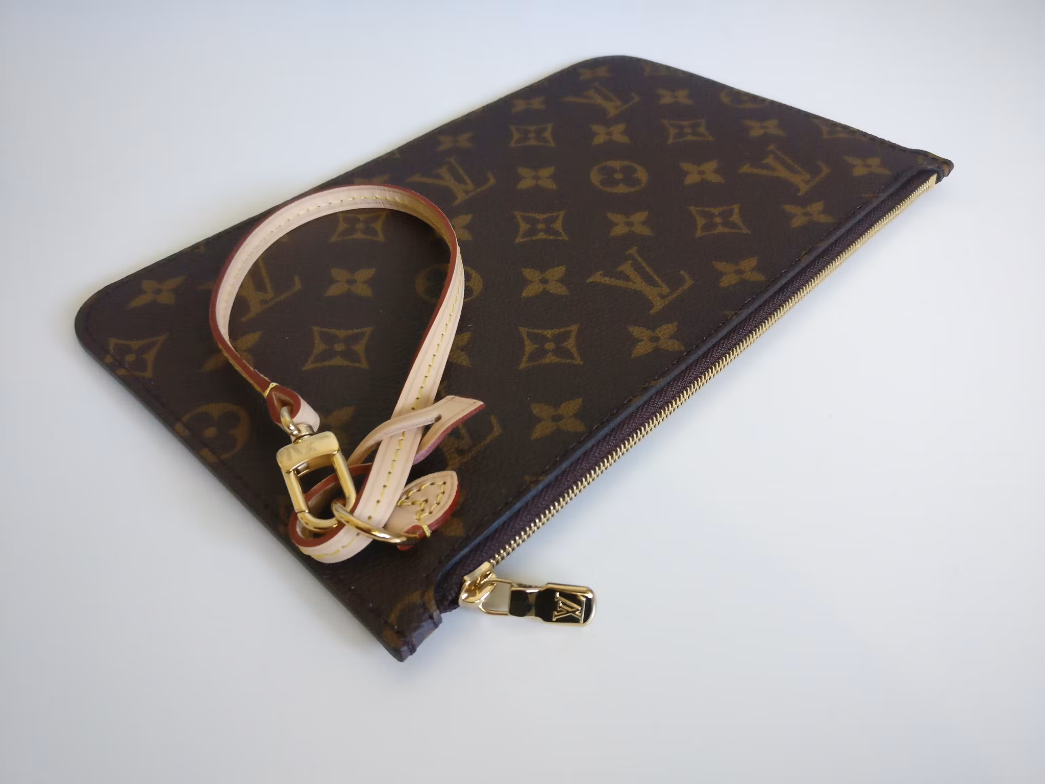 Louis Vuitton Neverfull MM pouch