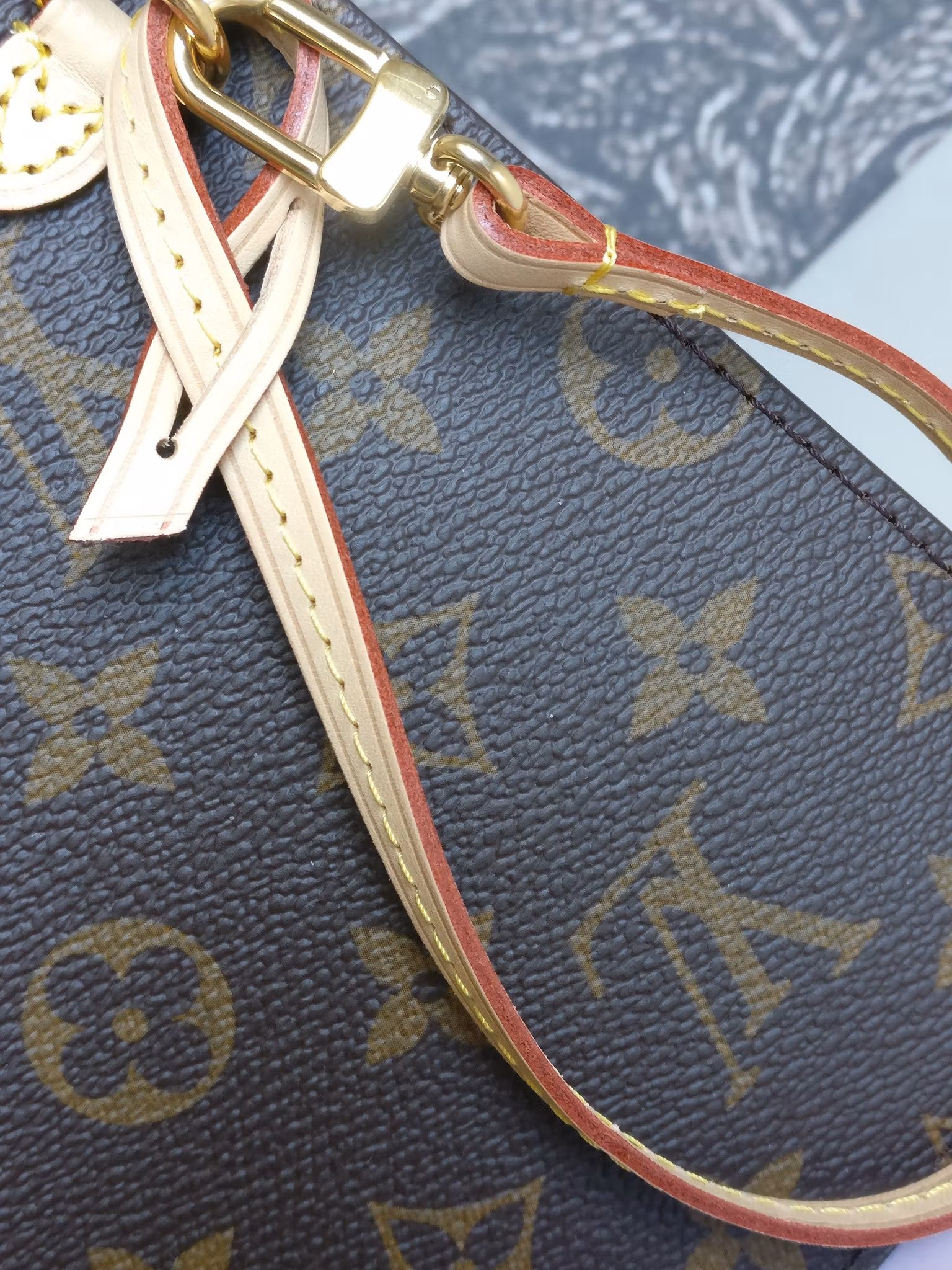 Louis Vuitton Neverfull MM pouch