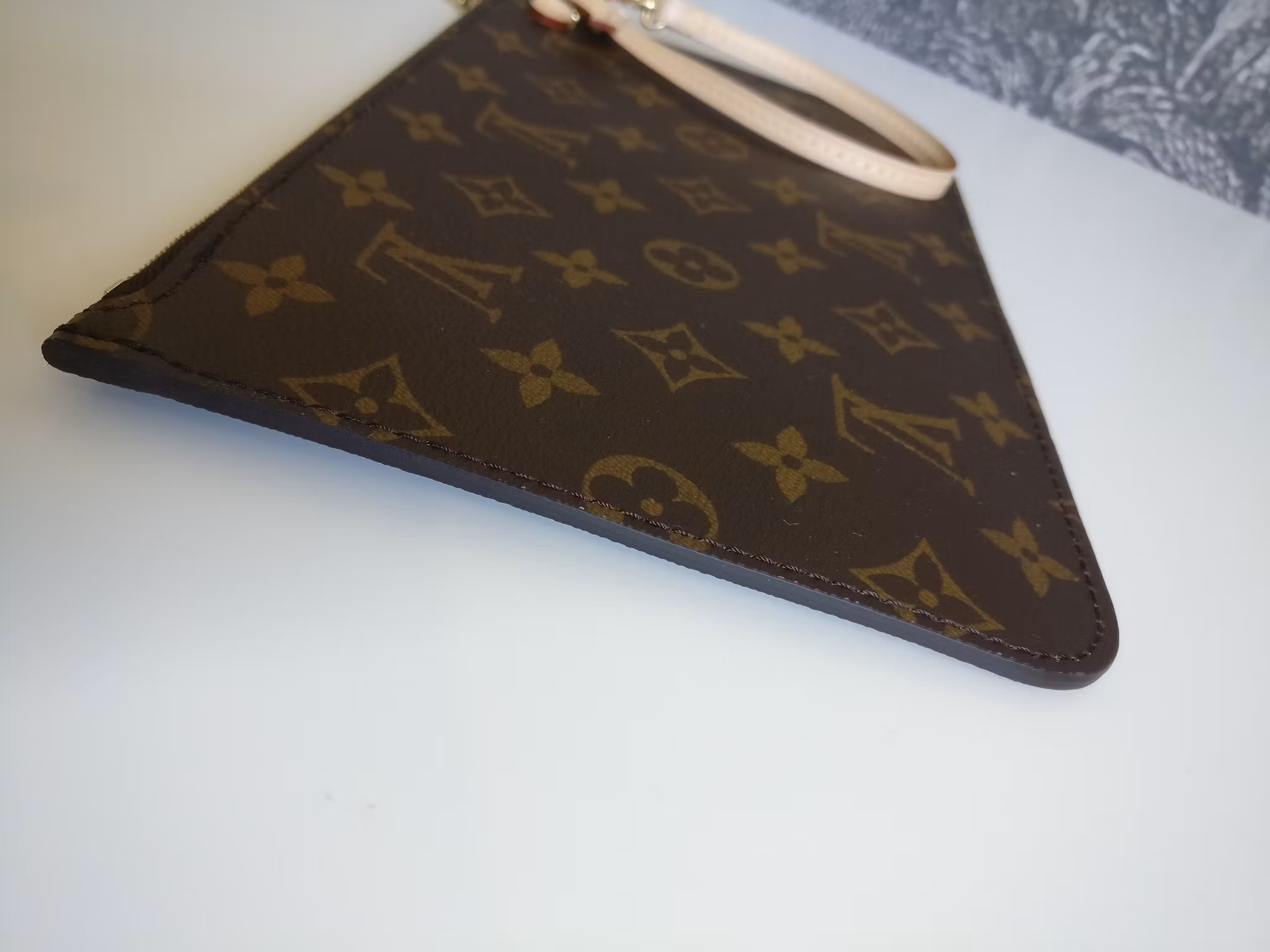 Louis Vuitton Neverfull MM pouch