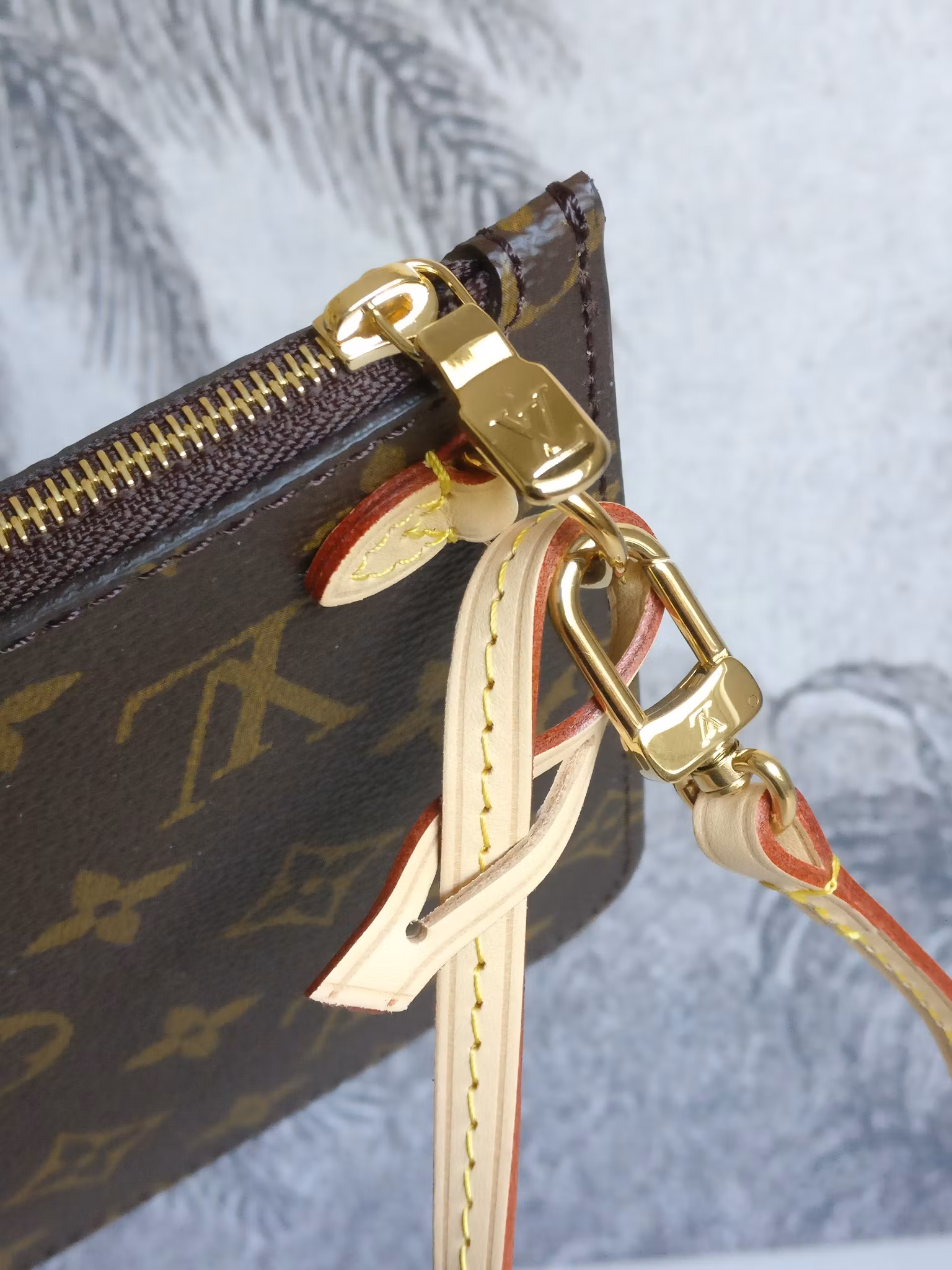 Louis Vuitton Neverfull MM pouch