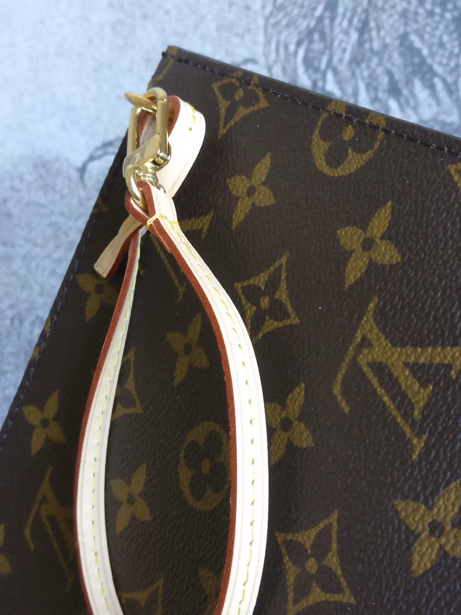 Louis Vuitton Neverfull MM pouch