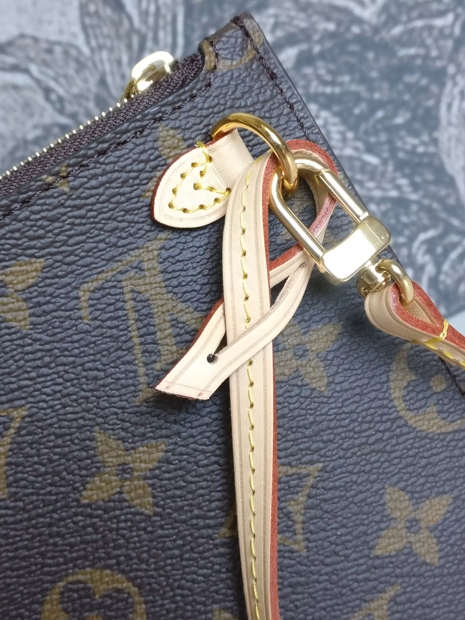 Louis Vuitton Neverfull MM pouch