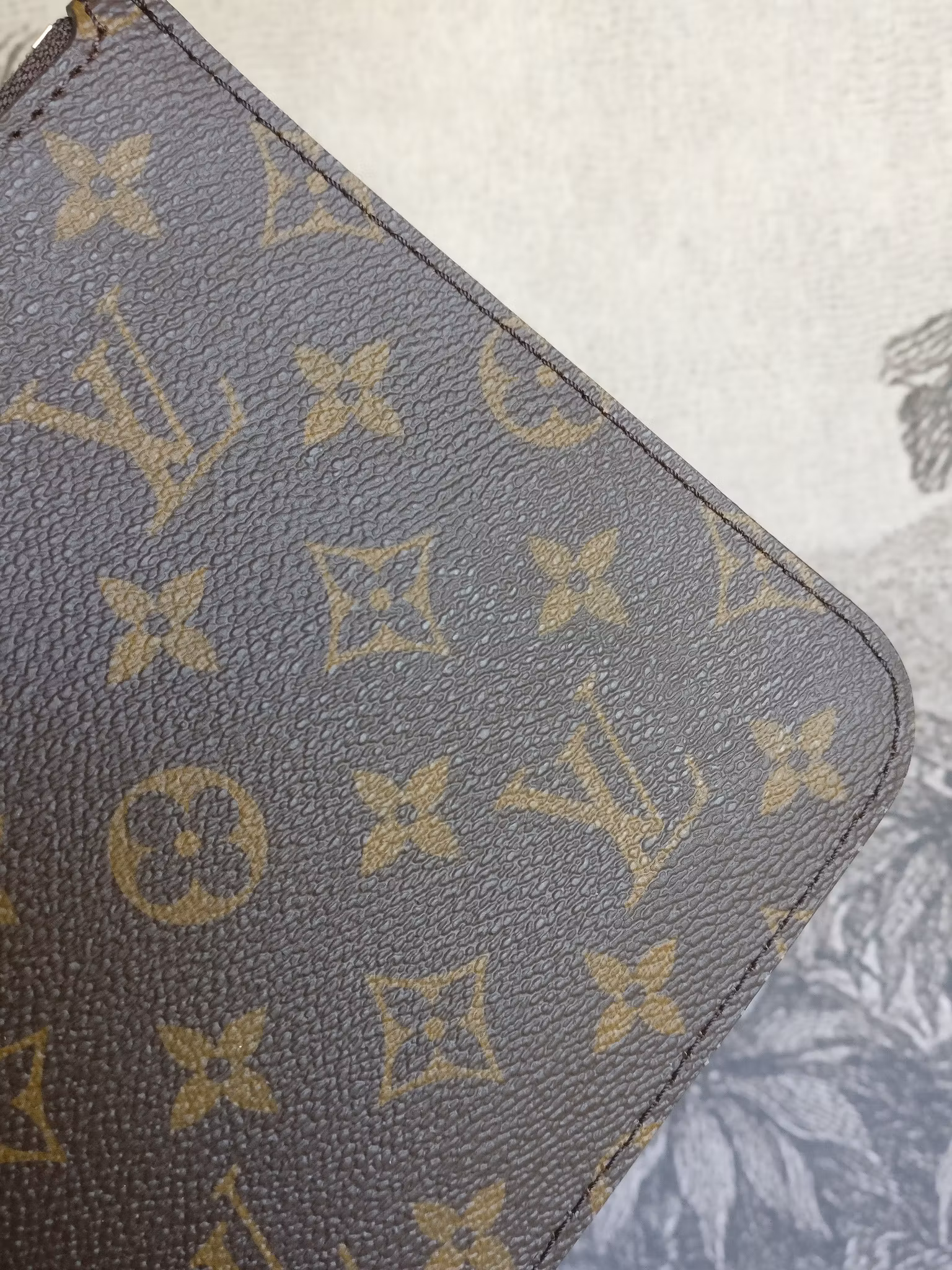 Louis Vuitton Neverfull MM pouch