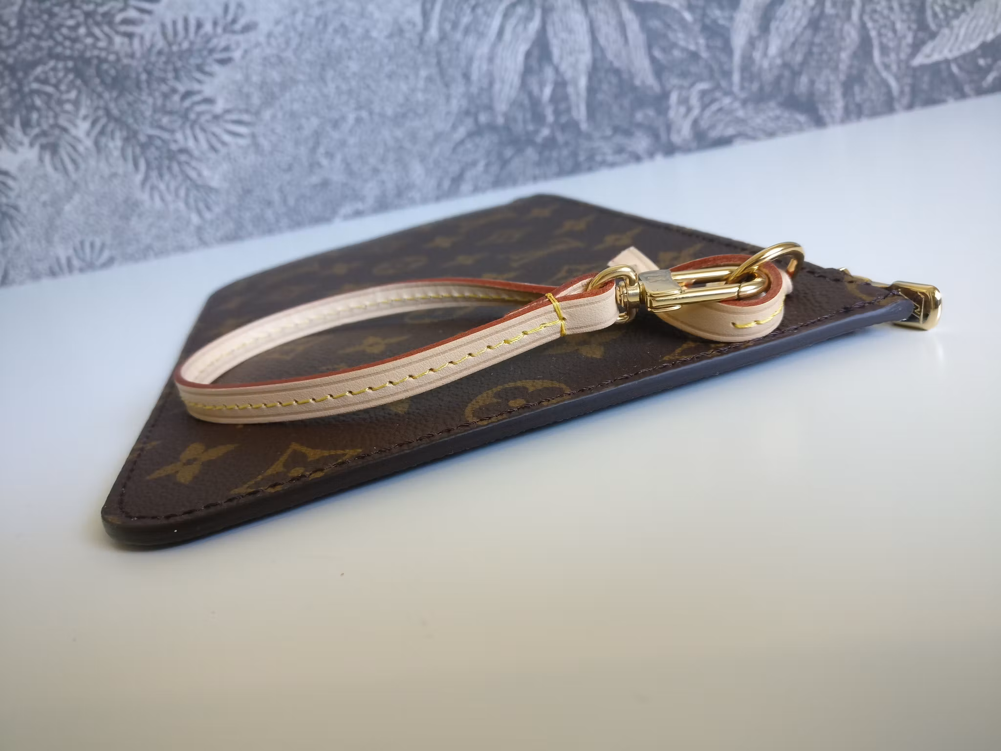 Louis Vuitton Neverfull MM pouch