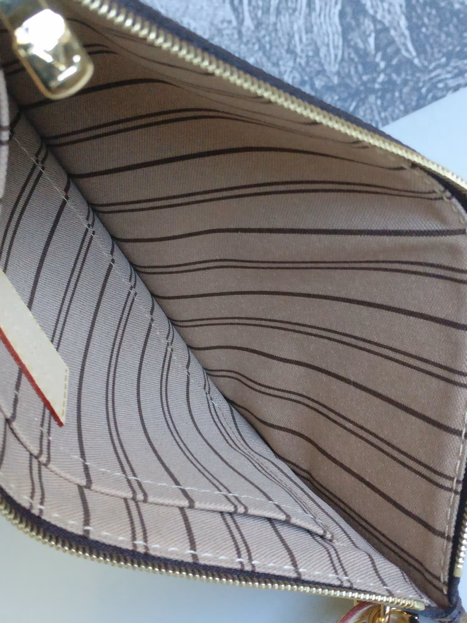 Louis Vuitton Neverfull MM pouch