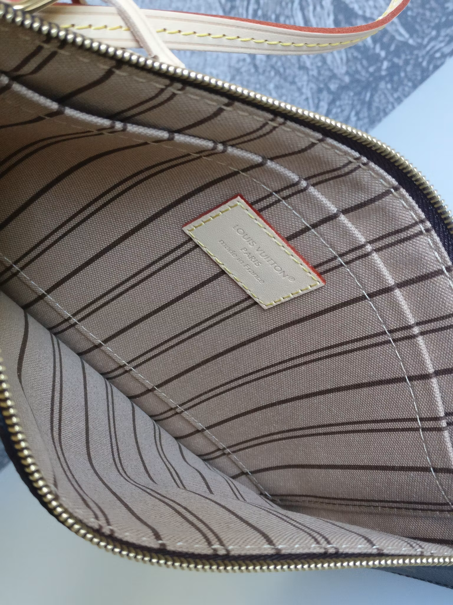 Louis Vuitton Neverfull MM pouch