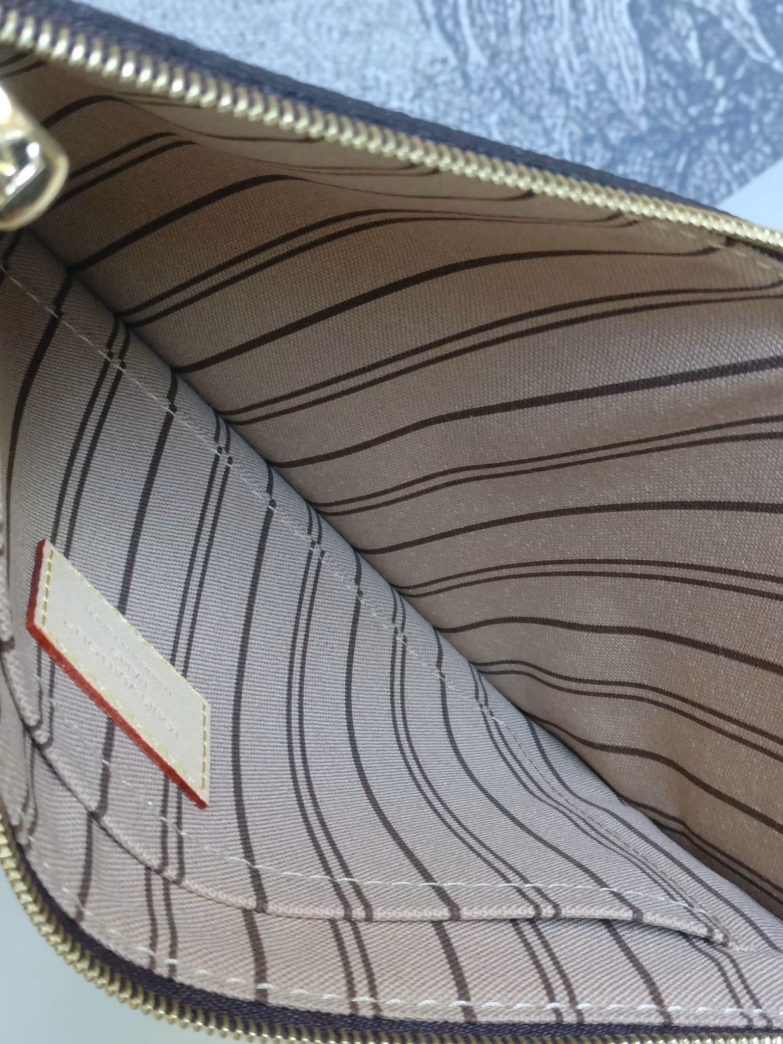 Louis Vuitton Neverfull MM pouch