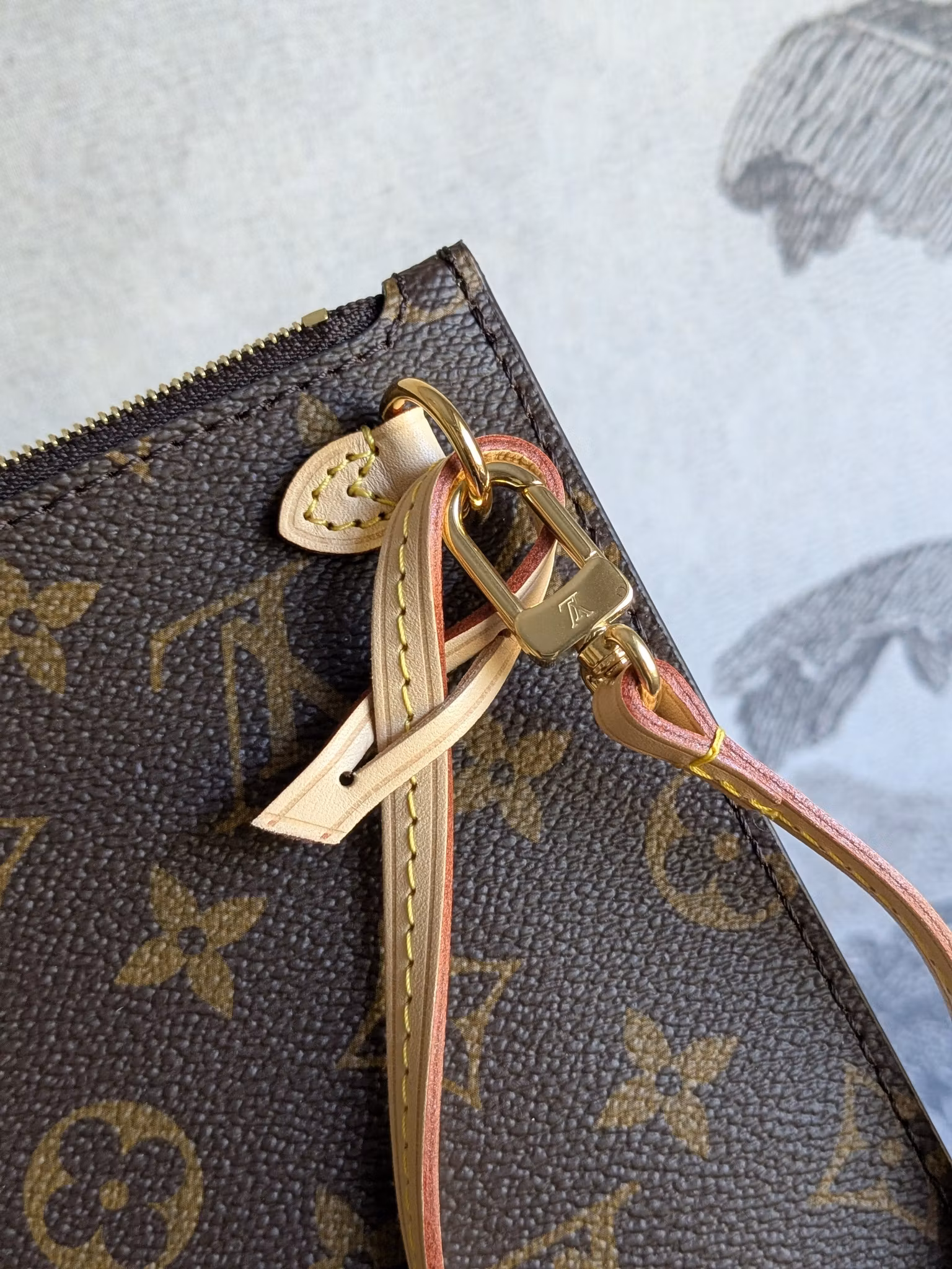 Louis Vuitton Neverfull MM pouch