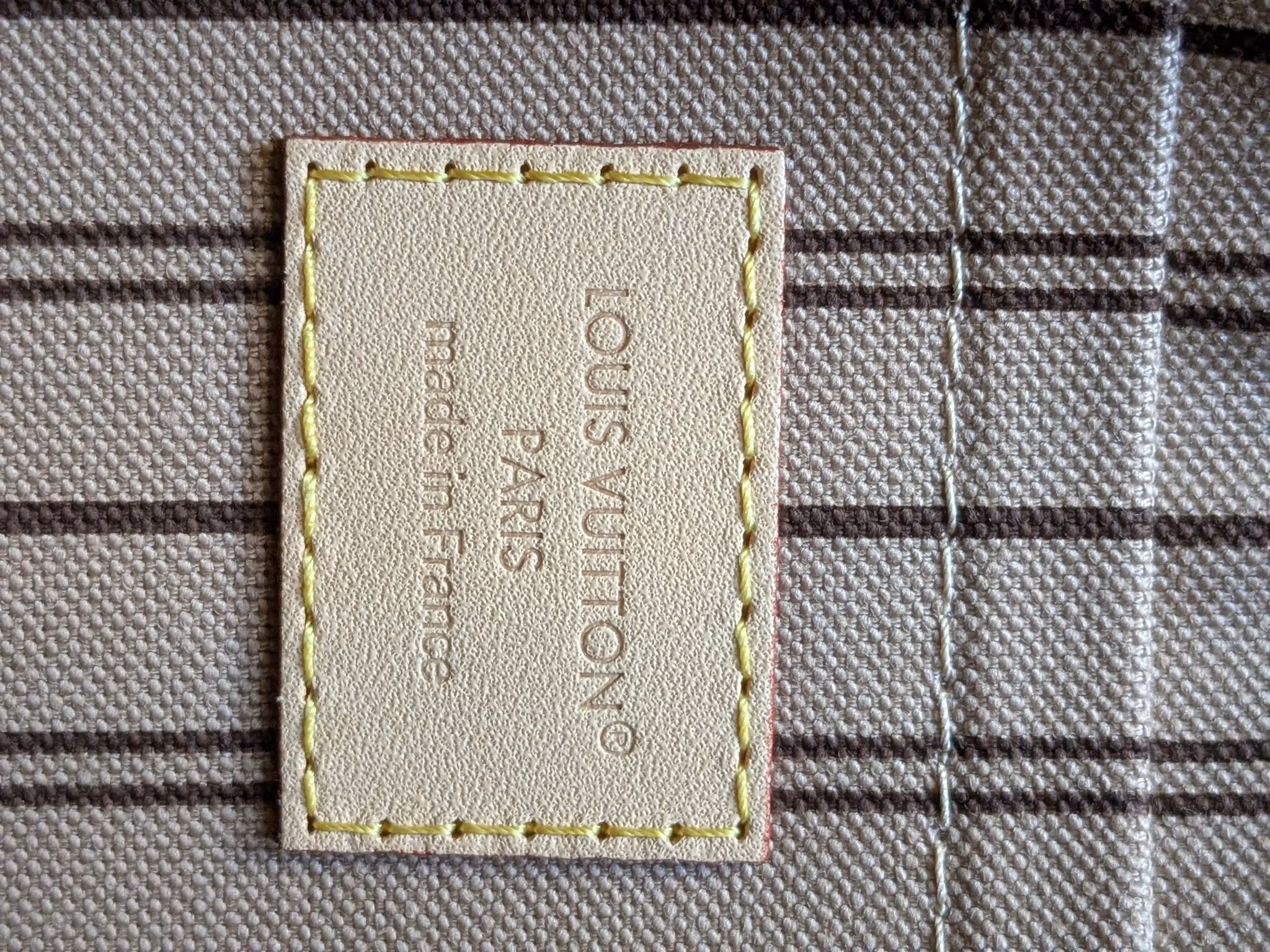 Louis Vuitton Neverfull MM pouch