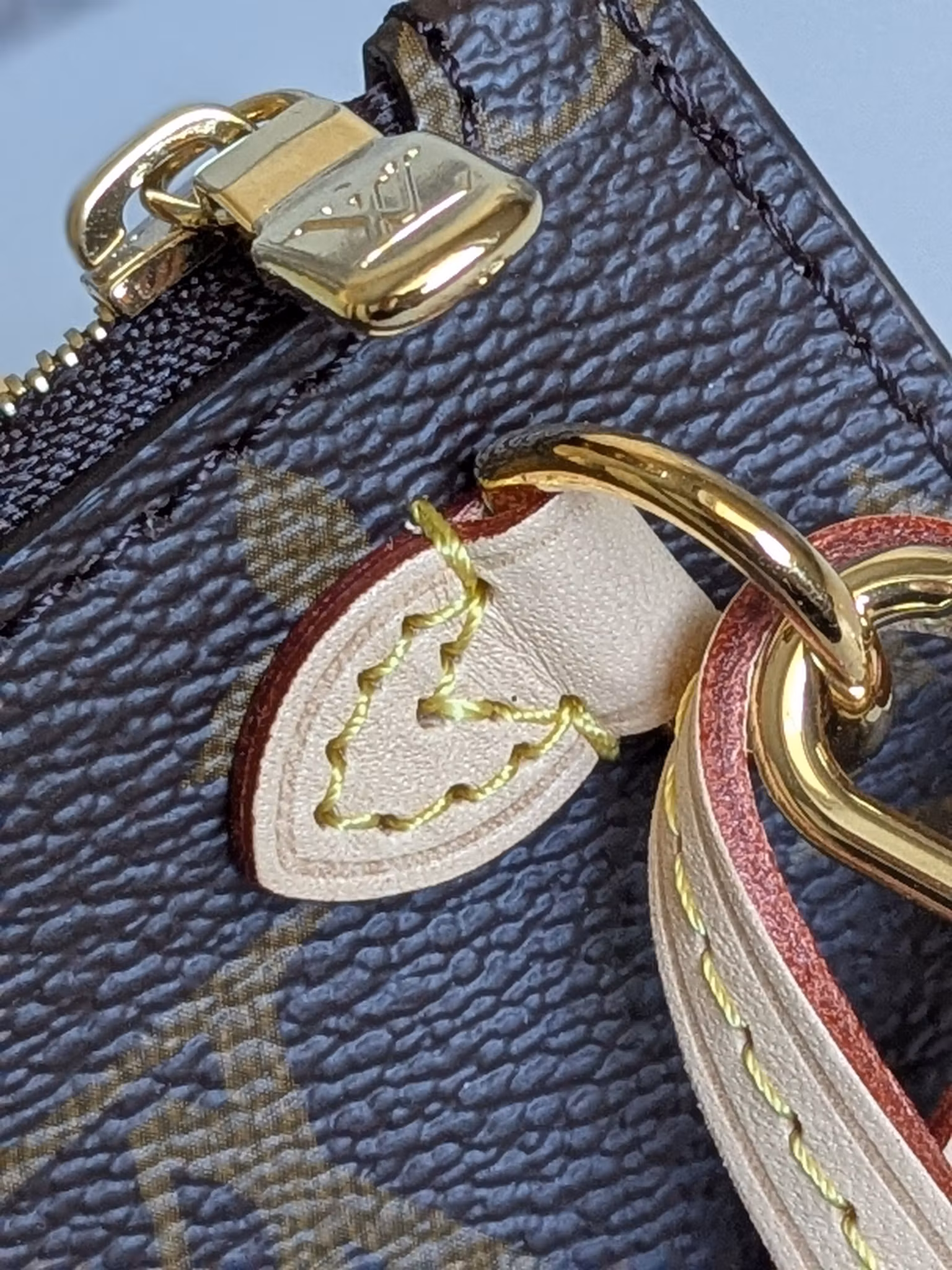 Louis Vuitton Neverfull MM pouch