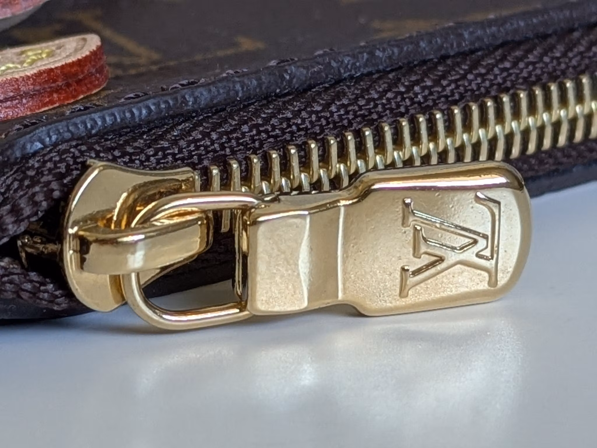Louis Vuitton Neverfull MM pouch