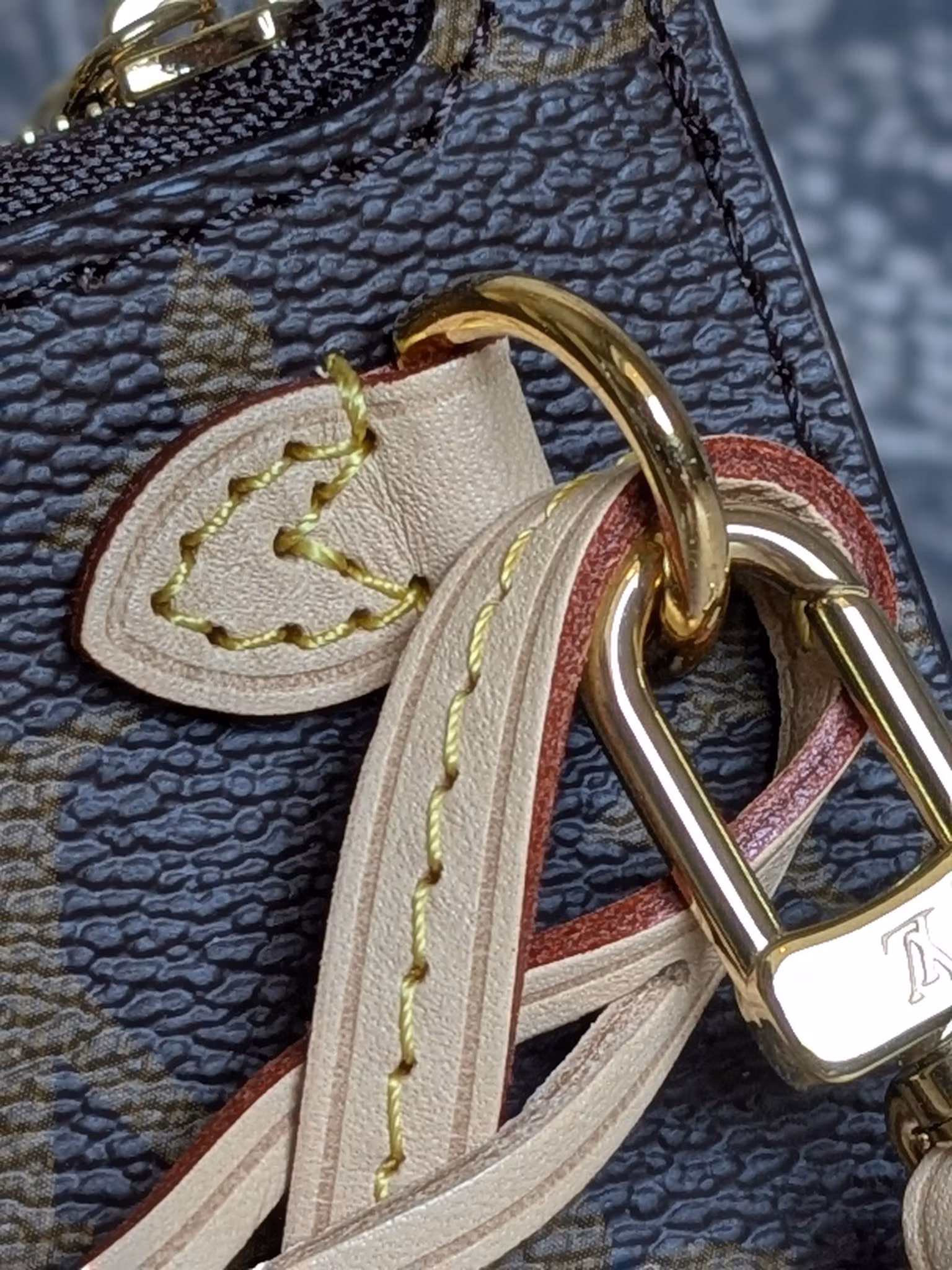 Louis Vuitton Neverfull MM pouch