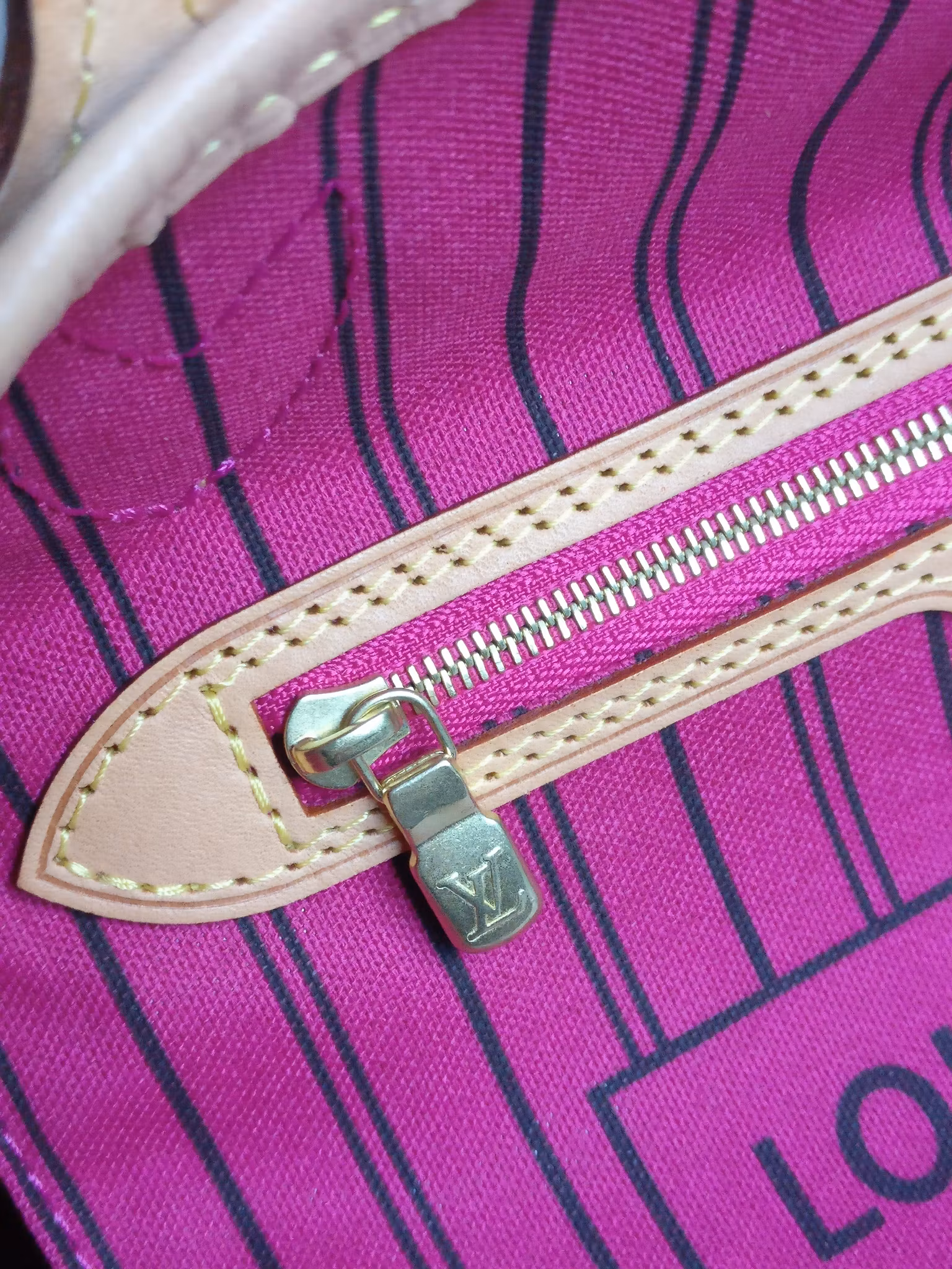 Louis Vuitton Neverfull PM