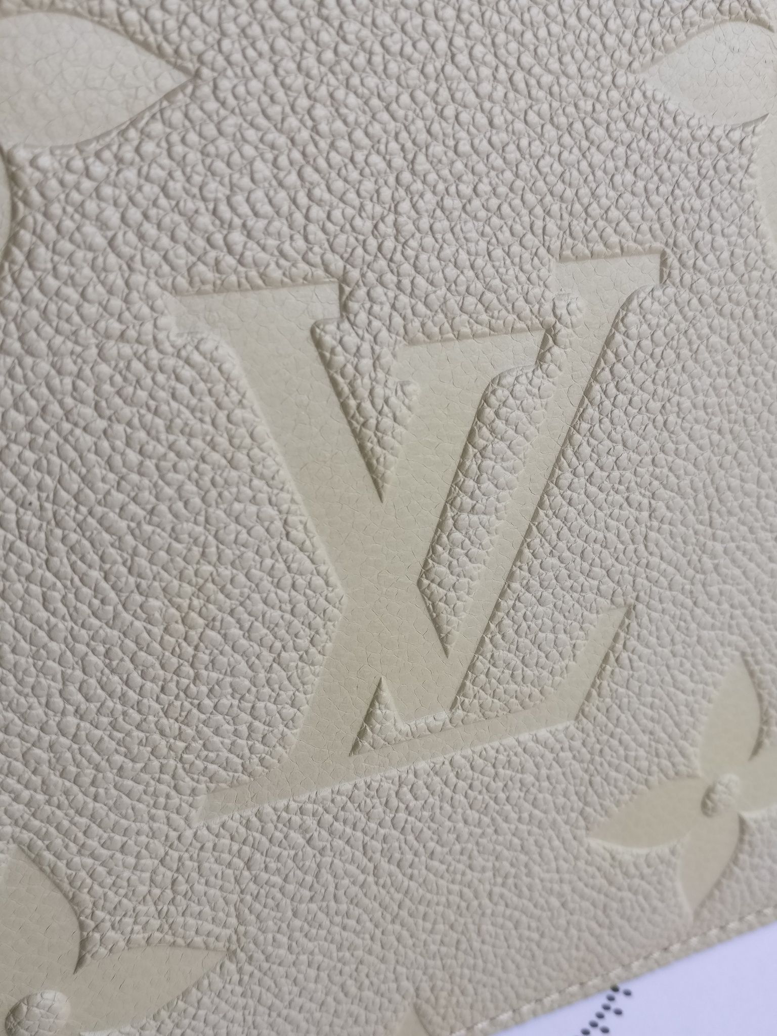 Louis Vuitton Neverfull pochette empreinte Dune