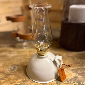 Fotogenlampa Skogsvicker, Vit