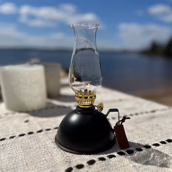 Fotogenlampa Skogsvicker, Svart