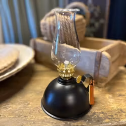 Fotogenlampa Skogsvicker, Svart