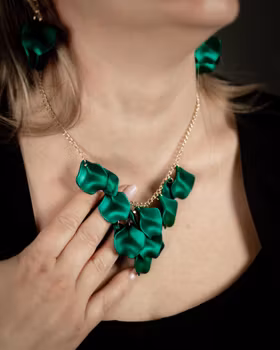 Halsband Midnight Drops - Metallic green