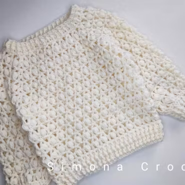 Olika virkade plagg. Kan även beställas i de färger ni vill  ha.