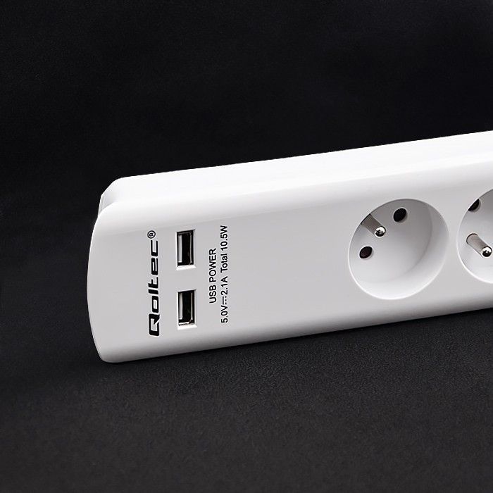 Qoltec överspänningsskydd | 4 uttag | 2 x USB | 1,8m | Vit