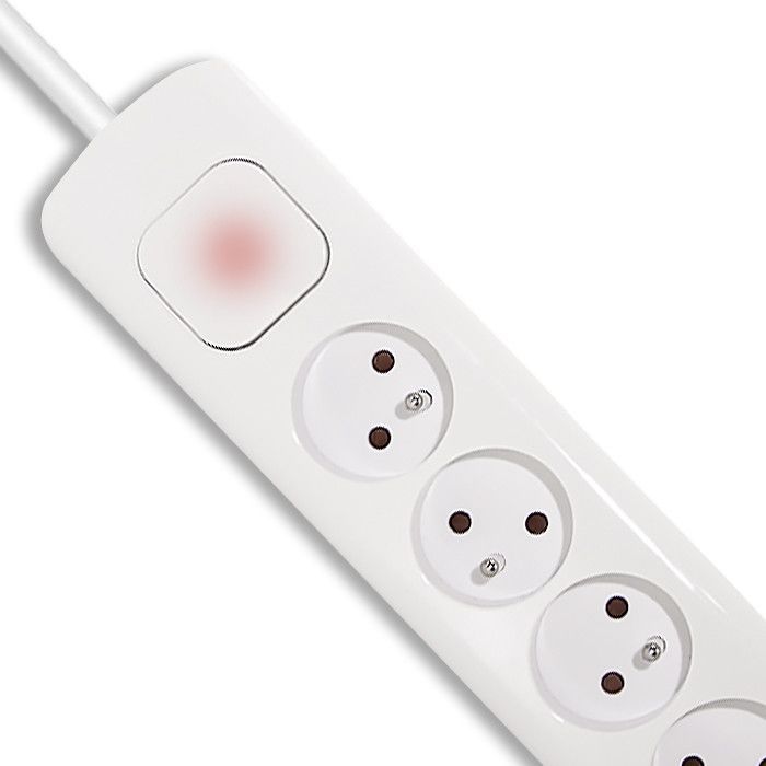 Qoltec överspänningsskydd | 4 uttag | 2 x USB | 1,8m | Vit