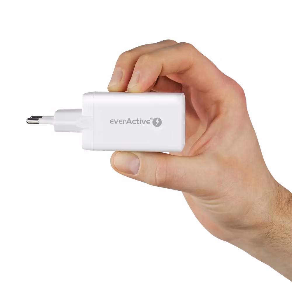 Väggladdare med USB QC4+ och 2x USB-C PD PPS-port