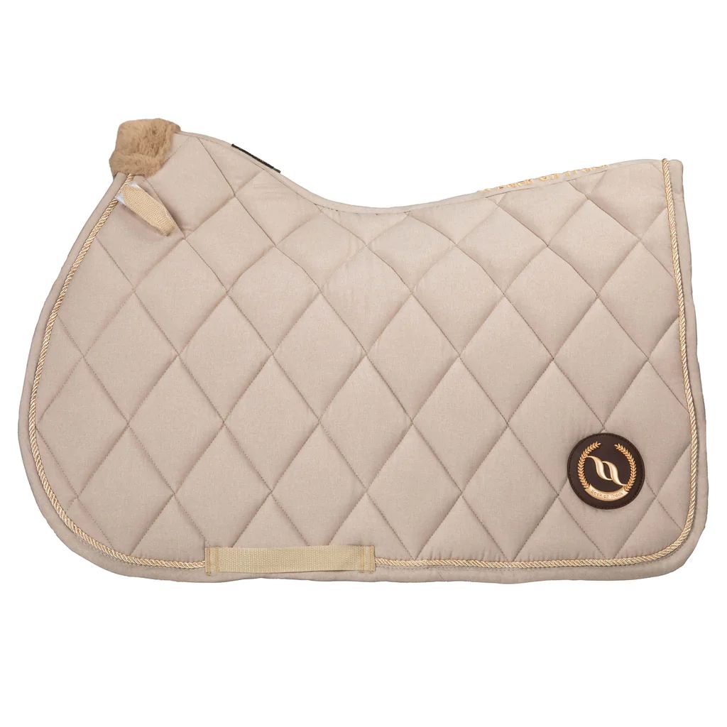 Snyggt hoppschabrak med anatomisk passform. Från Back on Track Haze Collection Hoppschabrak, Beige