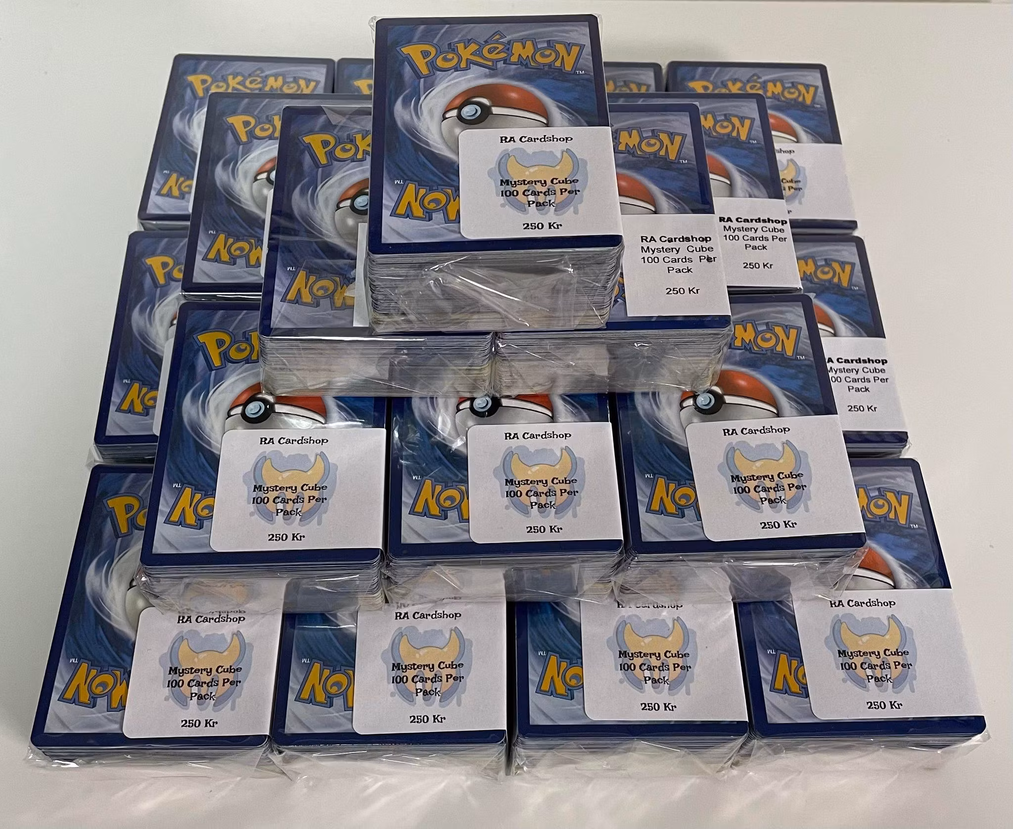 RA CardShop Pokemon Mystery Cube Version 4 Infinity (100 Kort)