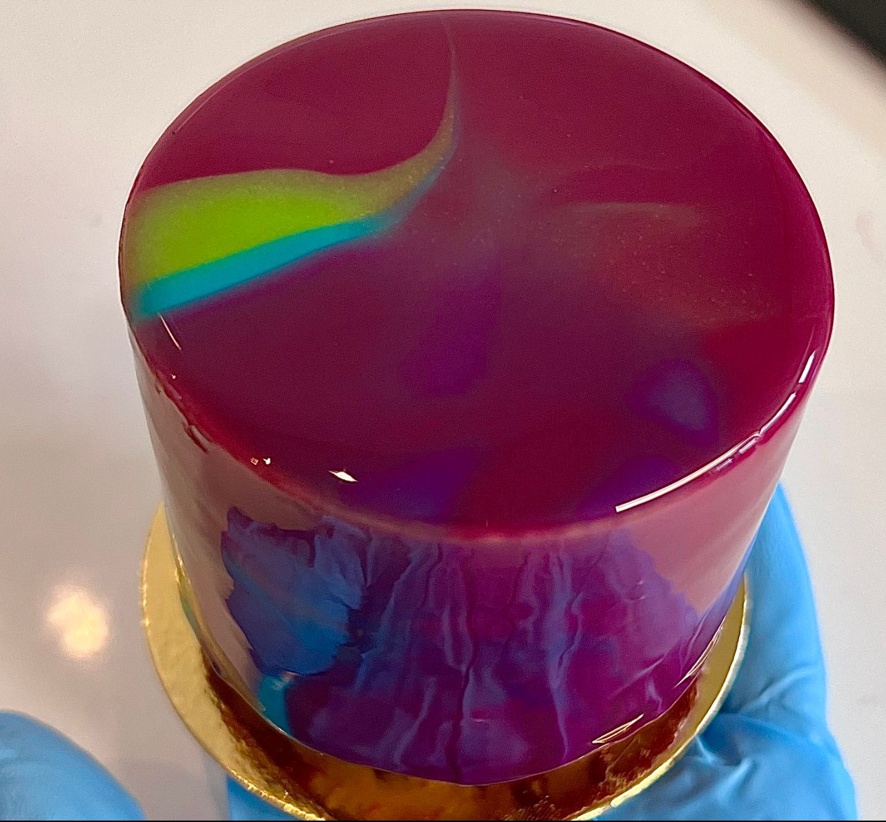 Moussebakelse med mirrorglaze