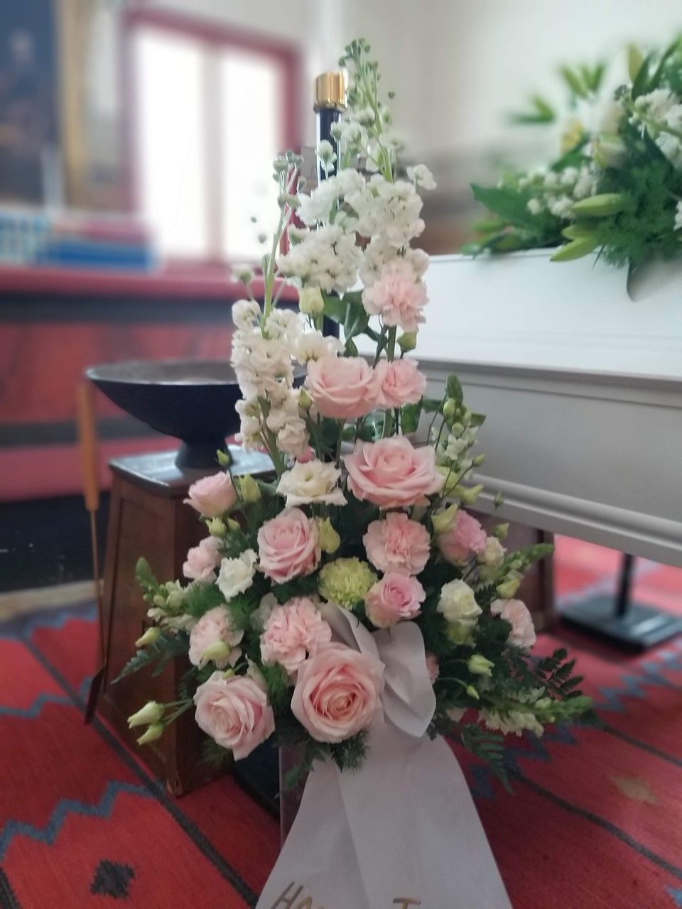 Stående dekoration: ljusrosa och vitt (På bilden 1500:-)
