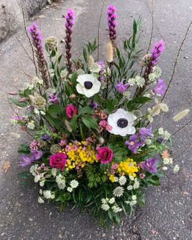 En liten blomstertuva  (bilden ca1500:-) Se mer info längst ner på sidan.