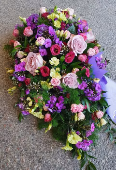 EKO Liggande Dekoration. Prisvärt miljövänligt och mest blommor för pengarna! Se mer info längst ner på sidan.