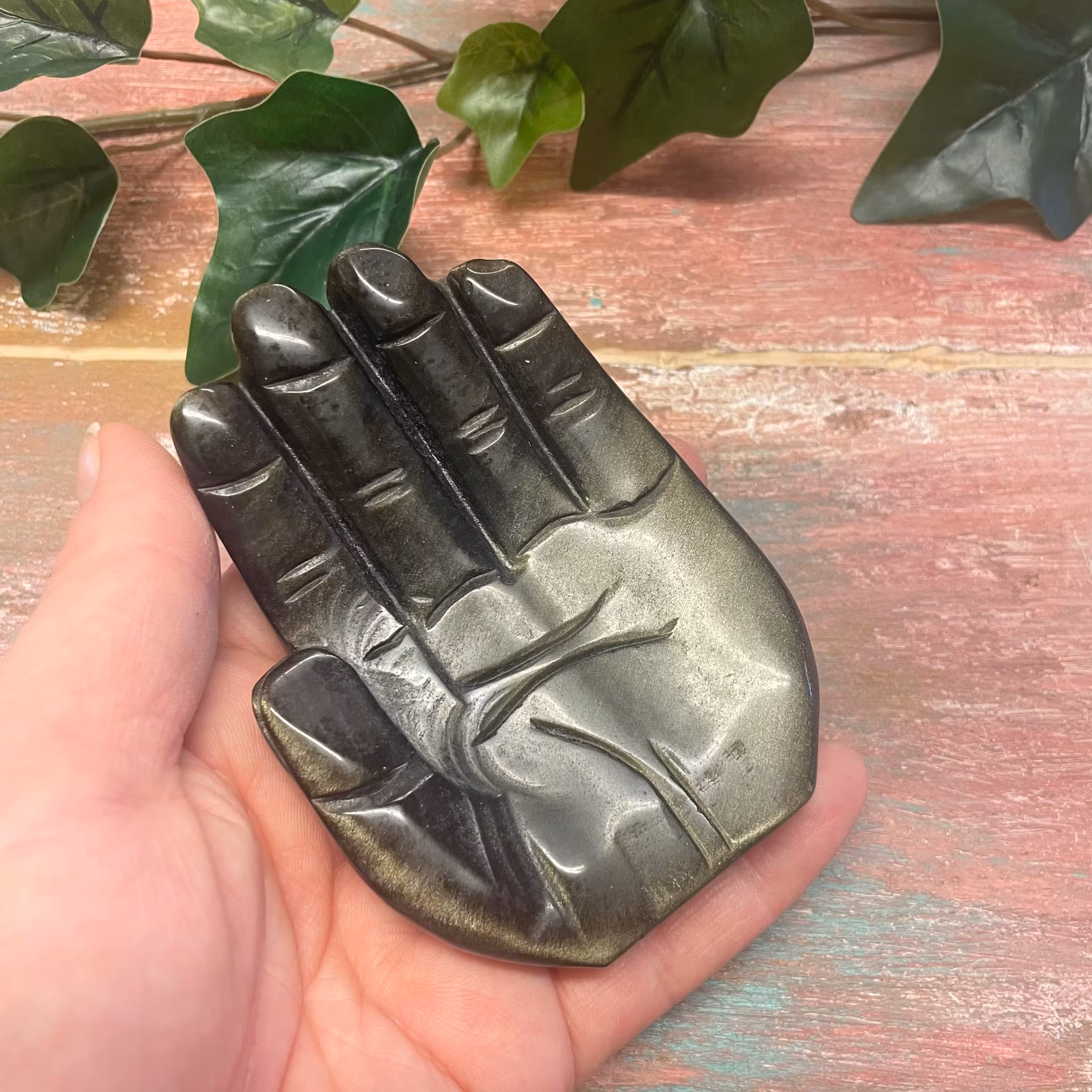 Handutskuren Hamsa hand i obsidian