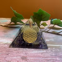 Organit pyramid ametist