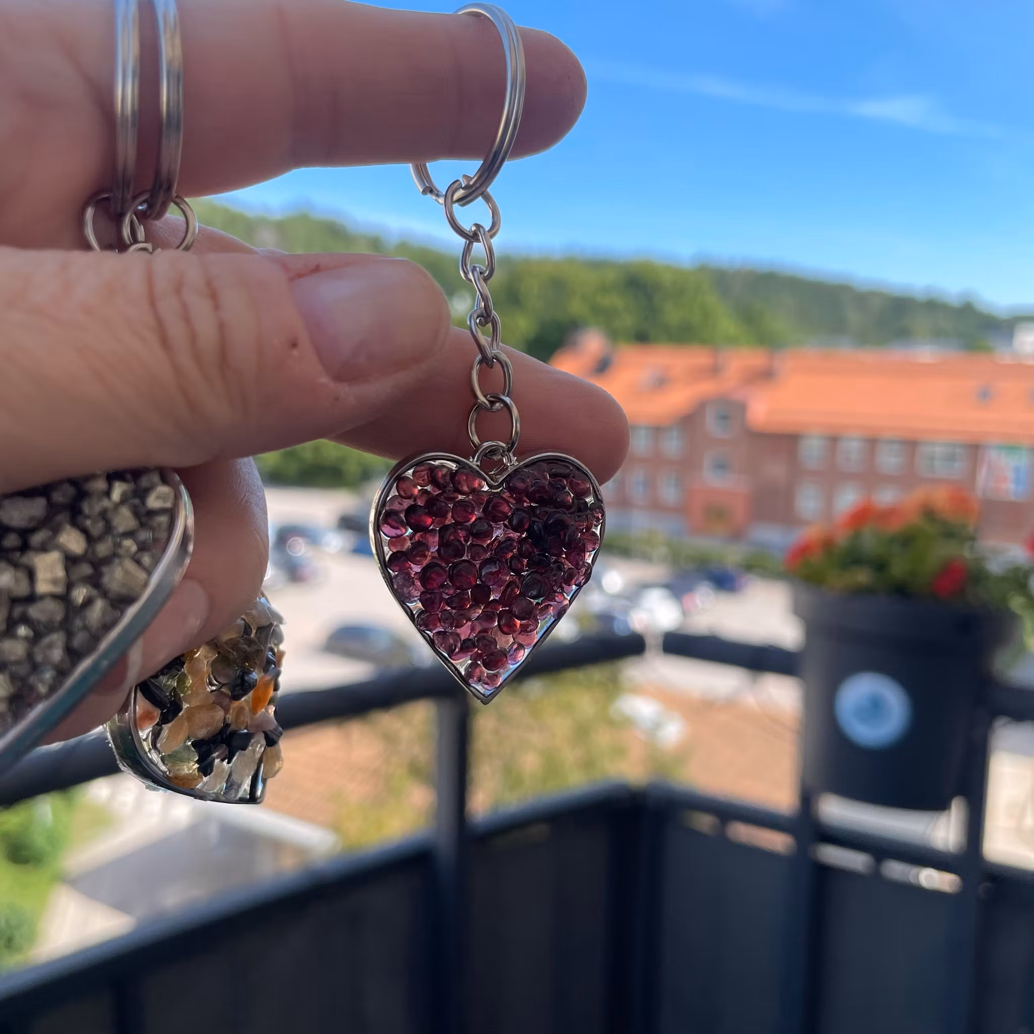 Nyckelring i kristall och resin