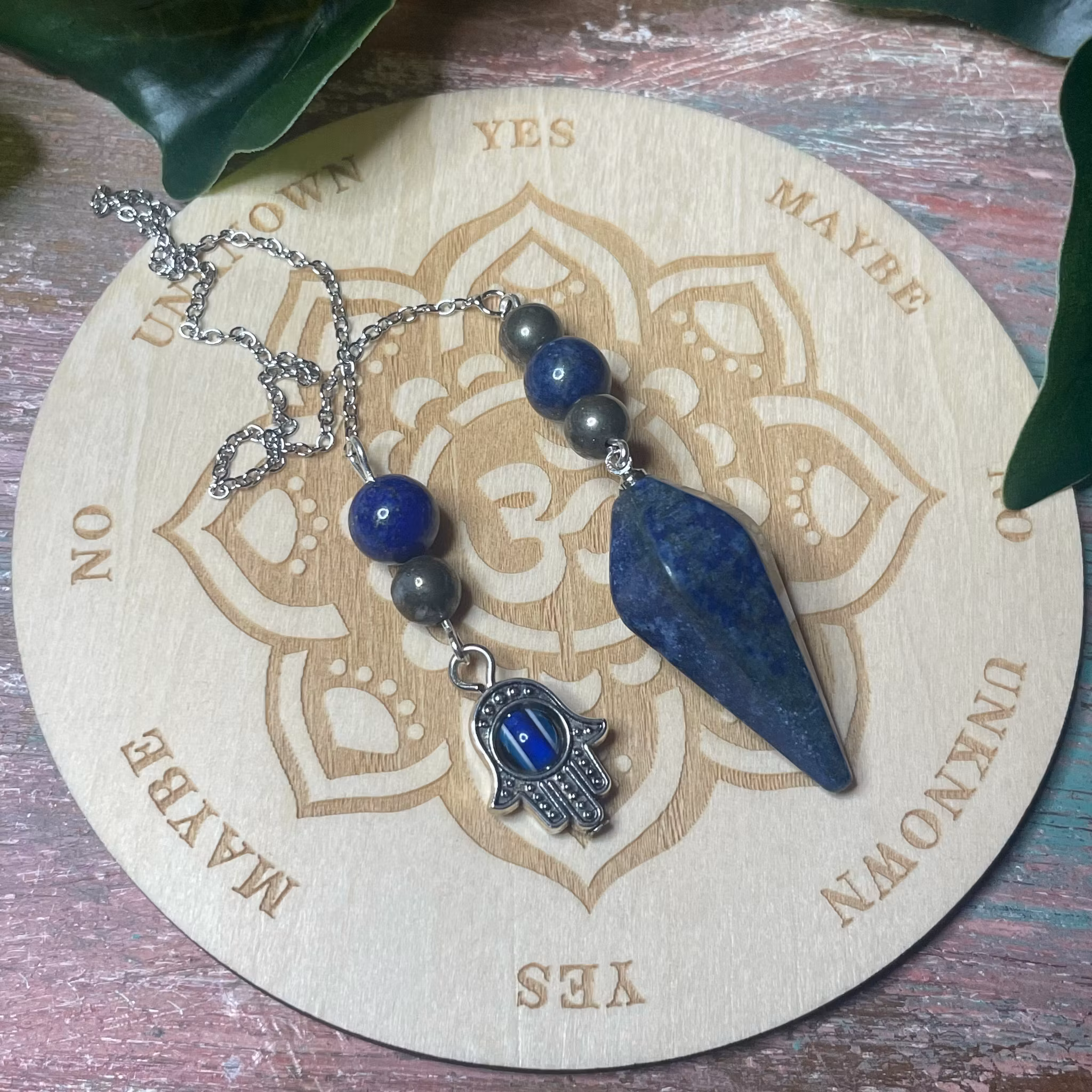 Unik pendel med Lapis lazuli och onda ögat.