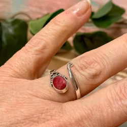 Rubin facetterad ring silver 925 (ställbar)