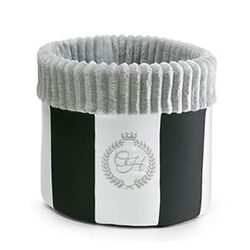 Leksakslåda till hund, Monte Carlo Black