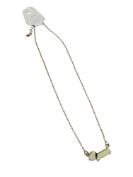 Halsband med hänge, Tax