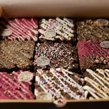 Deluxe Doggy Brownie Spannmålsfria m Jordnötssmör & Carob