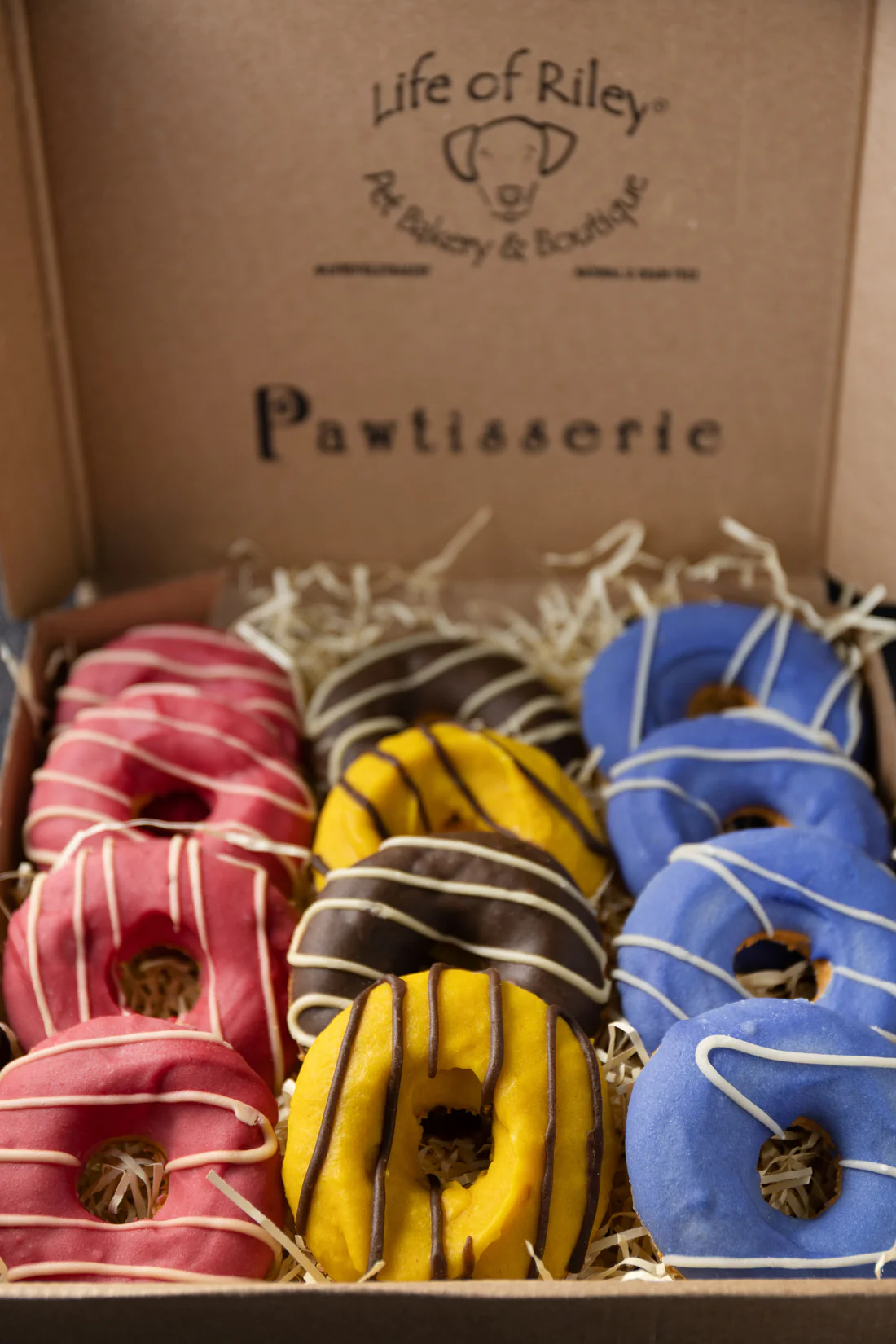 Doggy Doughnut – Spannmålsfri Hundmunk med Jordnötssmör & Sockerfri Glasyr