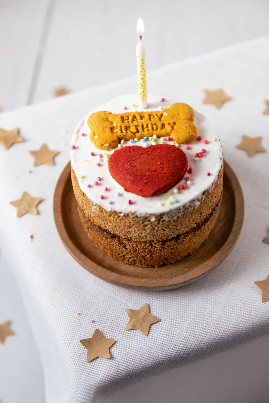 Luxury Dog Birthday Cake – Spannmålsfri m Jordnötssmör & Sockerfri Glasyr
