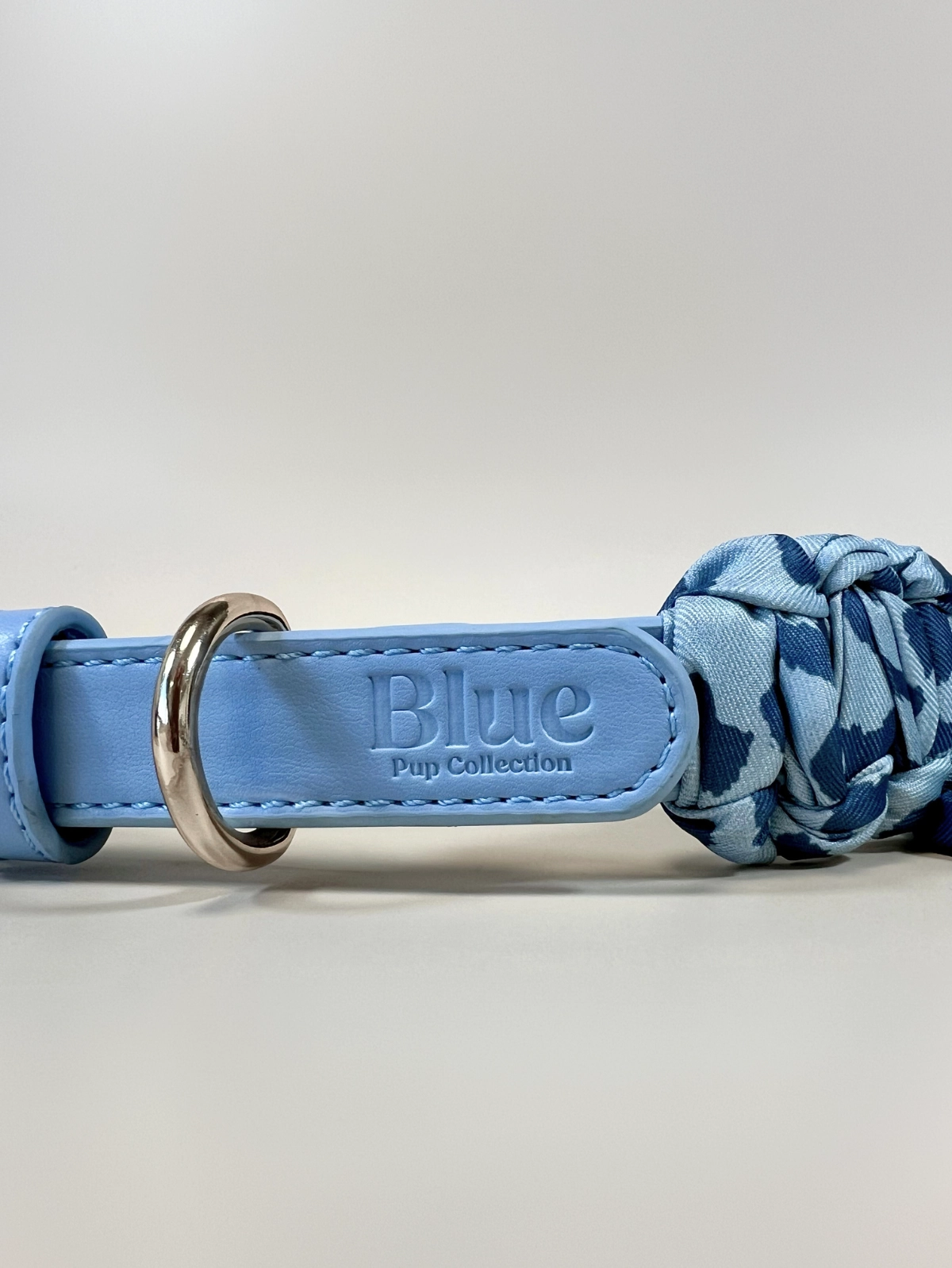 Hundhalsband med flätad bandana i veganskt läder, Blue