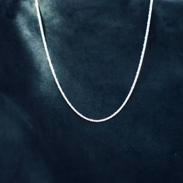 Criss cross halsband