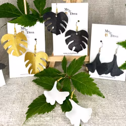 Vit "Ginkgo" - läderörhängen