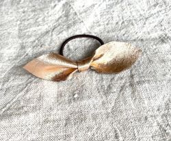 Roséguldig läderrosett-gummiband