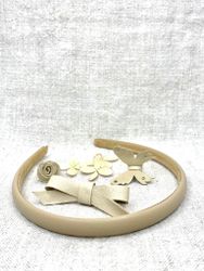 Beigt diadem, med utbytbar läder-detalj