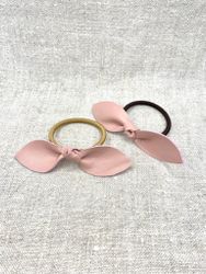 Rosa läderrosett-gummiband